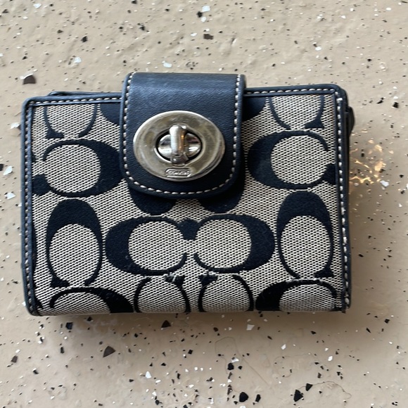 Coach Signature Zoe Hobo bag with wallet and extra shoulder strap - Picture 3 of 6